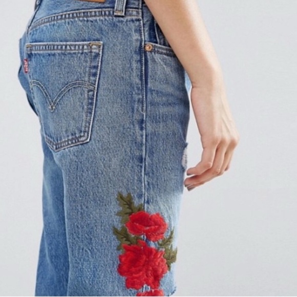 Levi's 501 T Rose Embroidered Distressed Cropped Taper Denim jeans - Picture 2 of 10